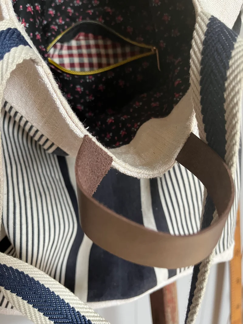 Blau: Große Tasche aus altem französischen Leinenstoff