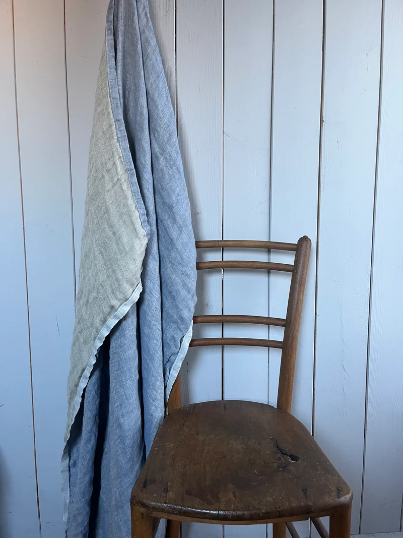 Kuscheldecke Decke aus washed Leinen - eine Seite Hellblau, eine Natur