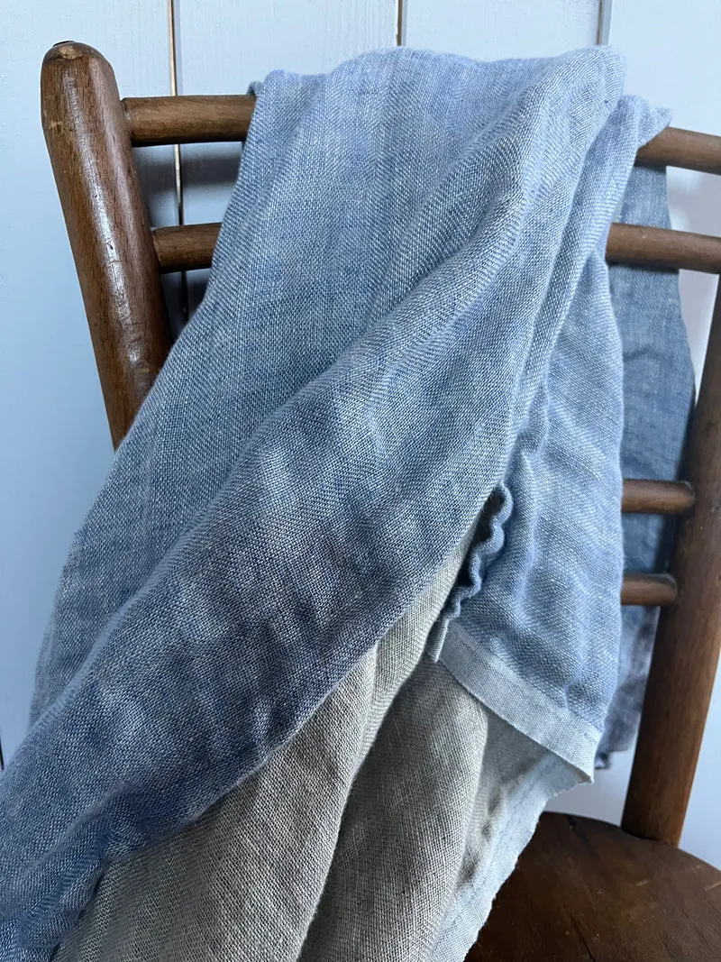 Kuscheldecke Decke aus washed Leinen - eine Seite Hellblau, eine Natur