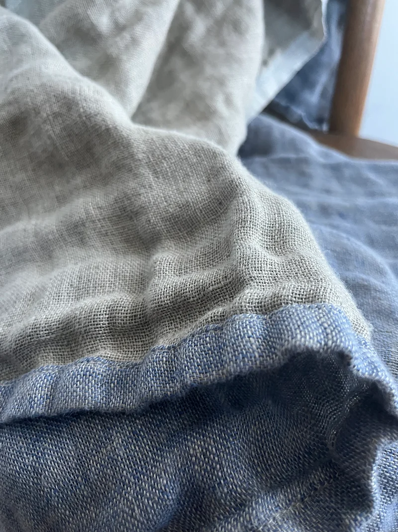 Kuscheldecke Decke aus washed Leinen - eine Seite Hellblau, eine Natur
