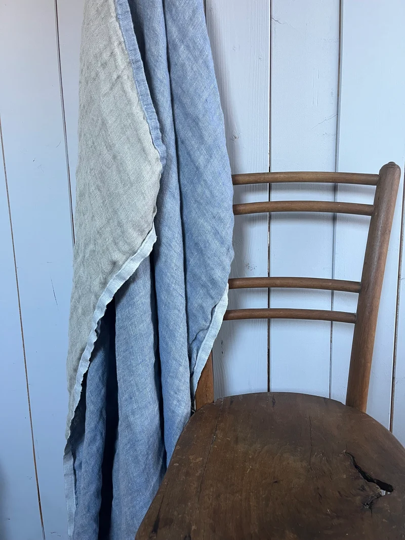 Kuscheldecke Decke aus washed Leinen - eine Seite Hellblau, eine Natur