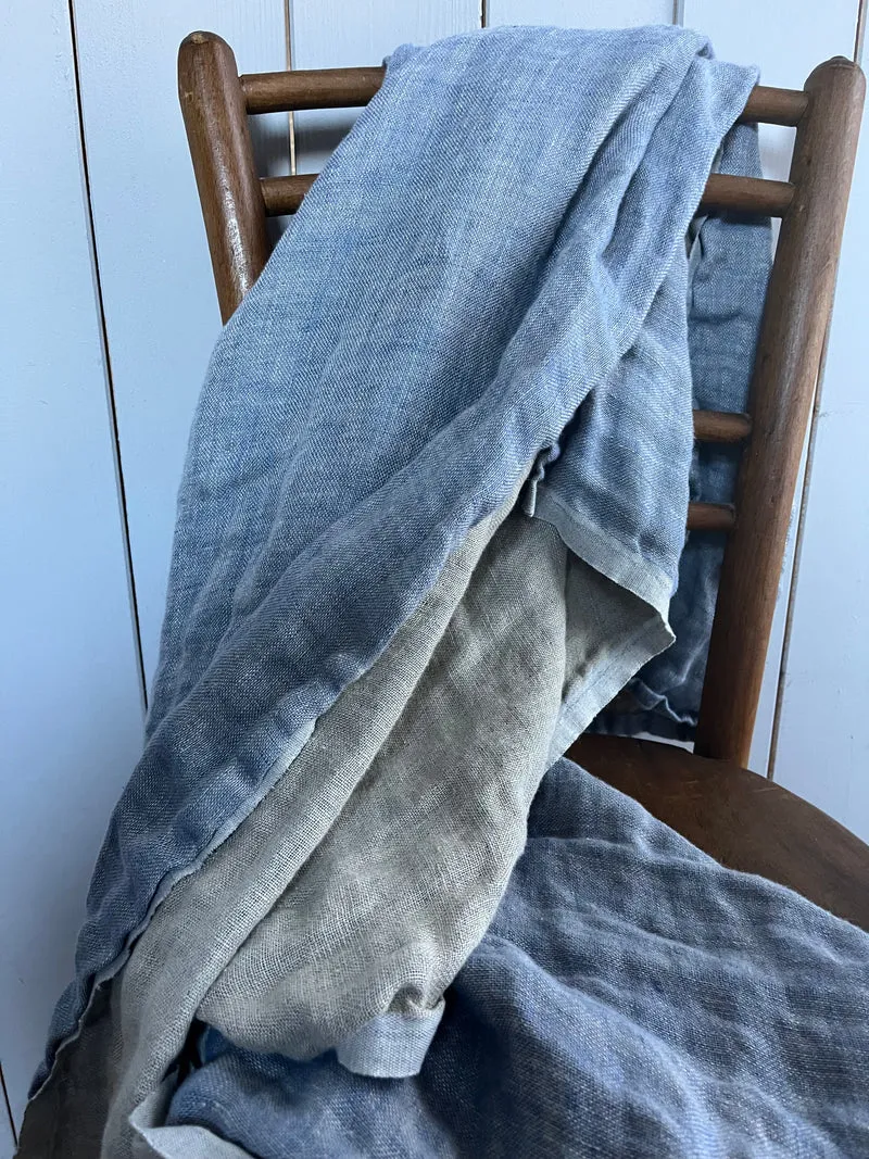 Kuscheldecke Decke aus washed Leinen - eine Seite Hellblau, eine Natur