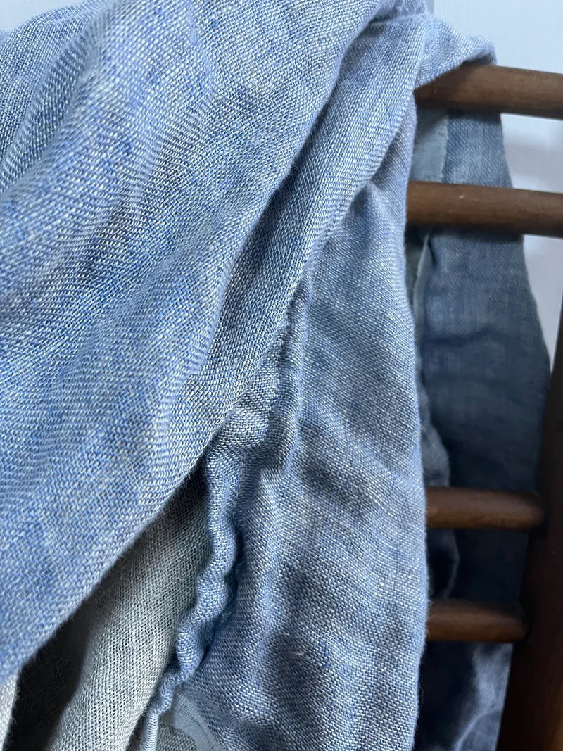Kuscheldecke Decke aus washed Leinen - eine Seite Hellblau, eine Natur
