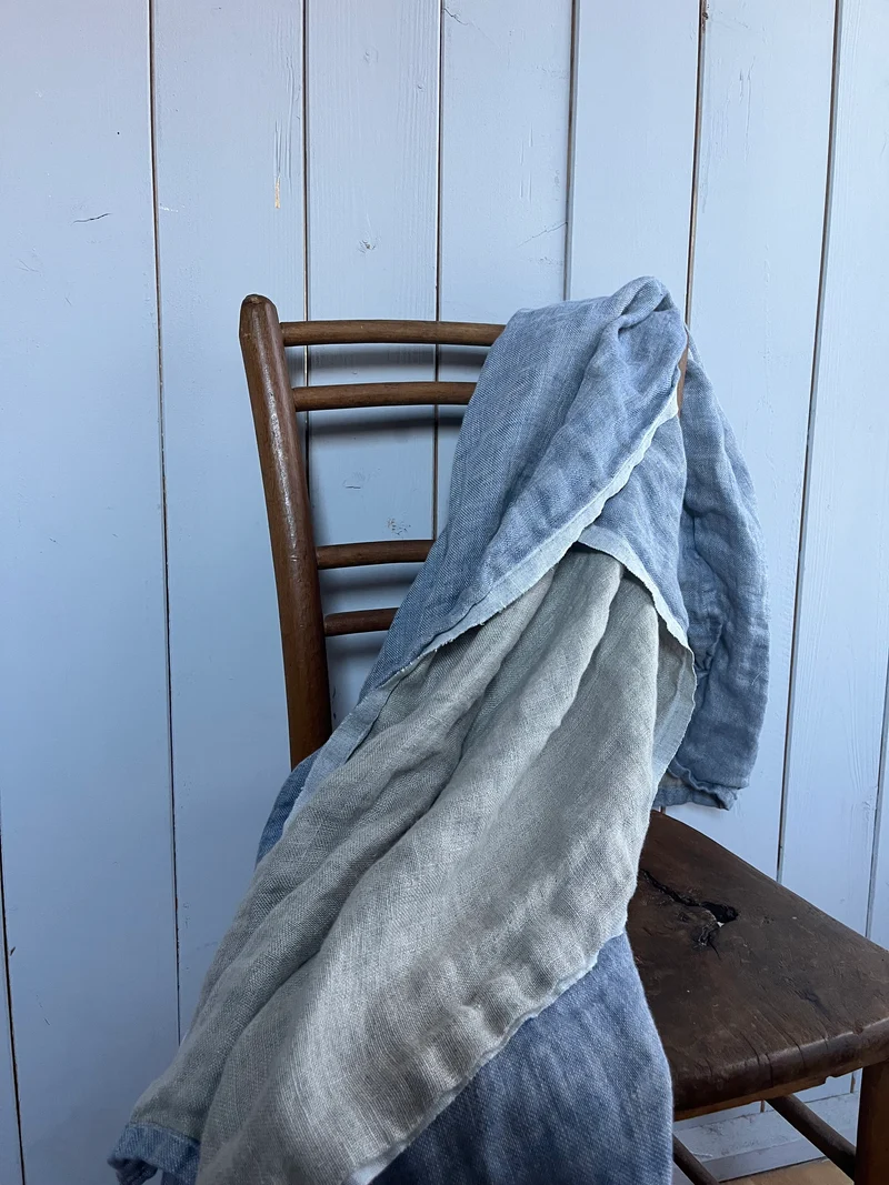 Kuscheldecke Decke aus washed Leinen - eine Seite Hellblau, eine Natur