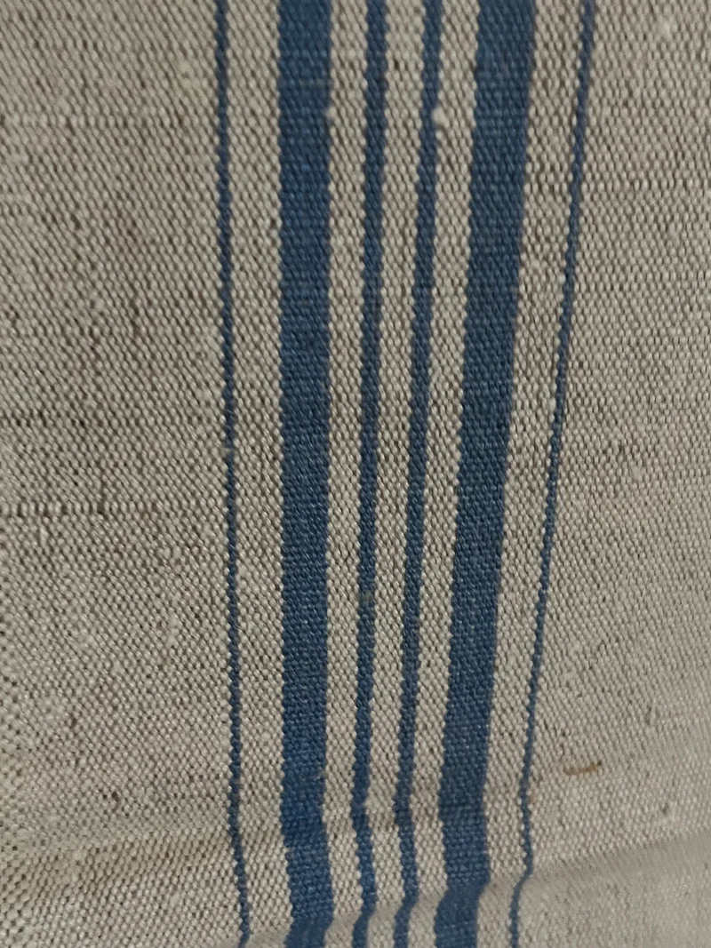 Großes unbenutztes Mangeltuch mit blauen Streifen 295 x 89