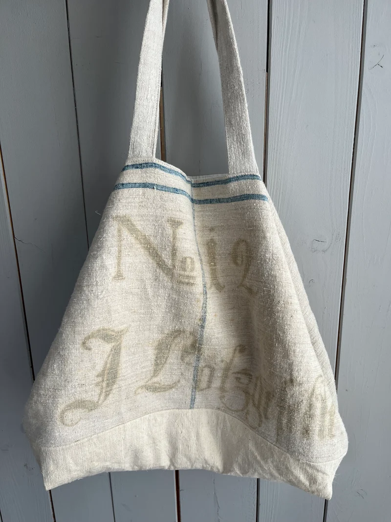No 12: große Tasche aus sehr altem Leinensack