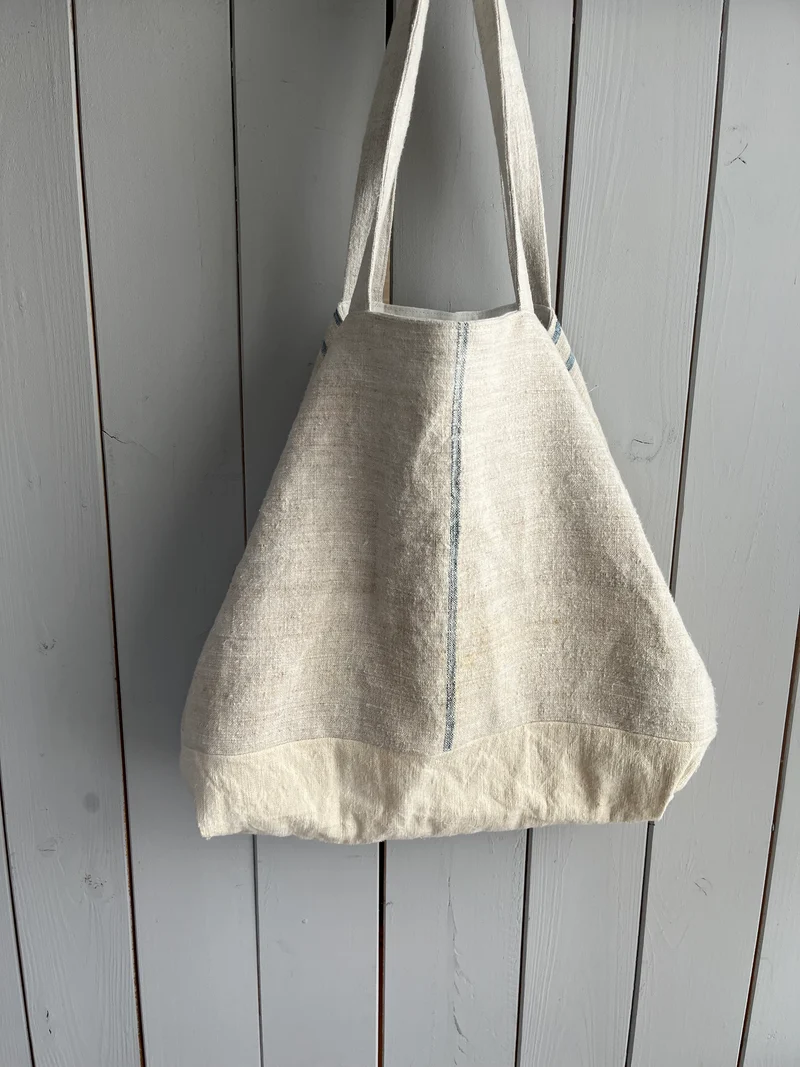 No 12: große Tasche aus sehr altem Leinensack