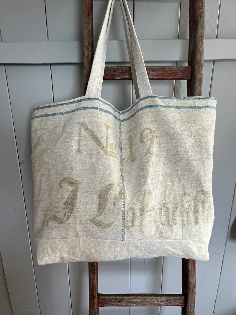 No 12: große Tasche aus sehr altem Leinensack
