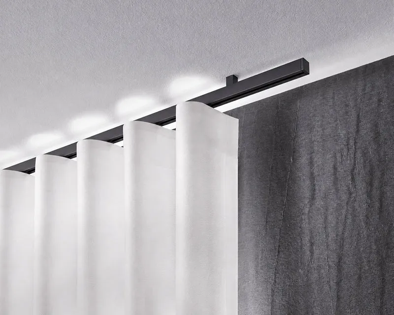 Interstil Cubus.2 W – moderne quadratische Wellenvorhangschiene zur Deckenmontage