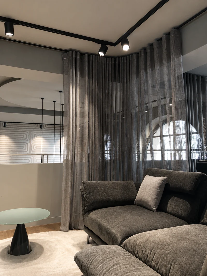 Interstil Cubus.2 W – moderne quadratische Wellenvorhangschiene zur Deckenmontage