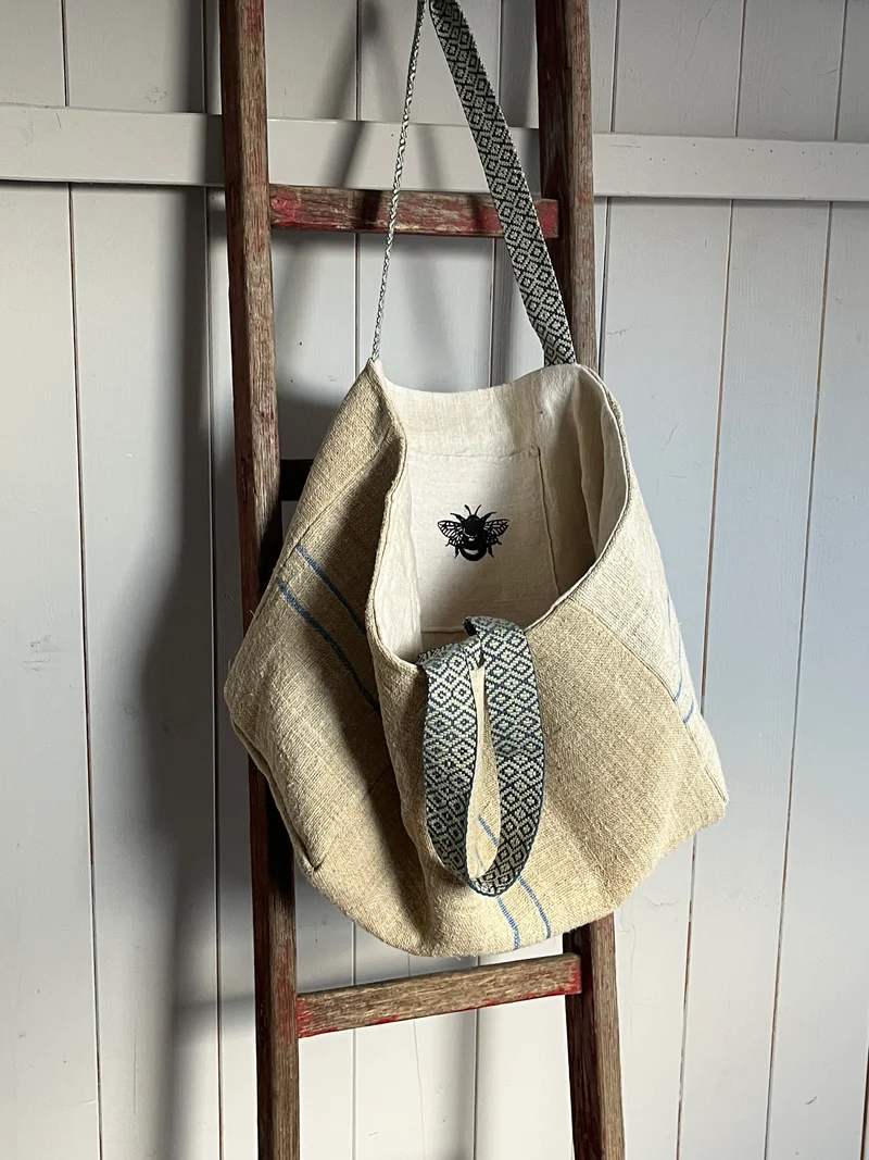 Blue stripes: große Tasche aus kräftigem altem Leinensack