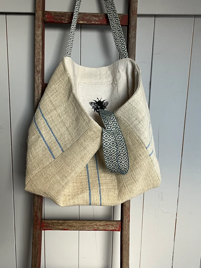 Blue stripes: große Tasche aus kräftigem altem Leinensack