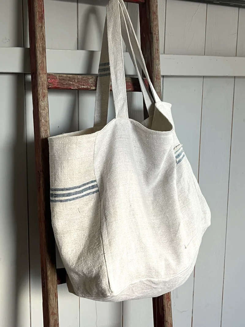Blau gestreift: große Tasche aus weichem Leinensack