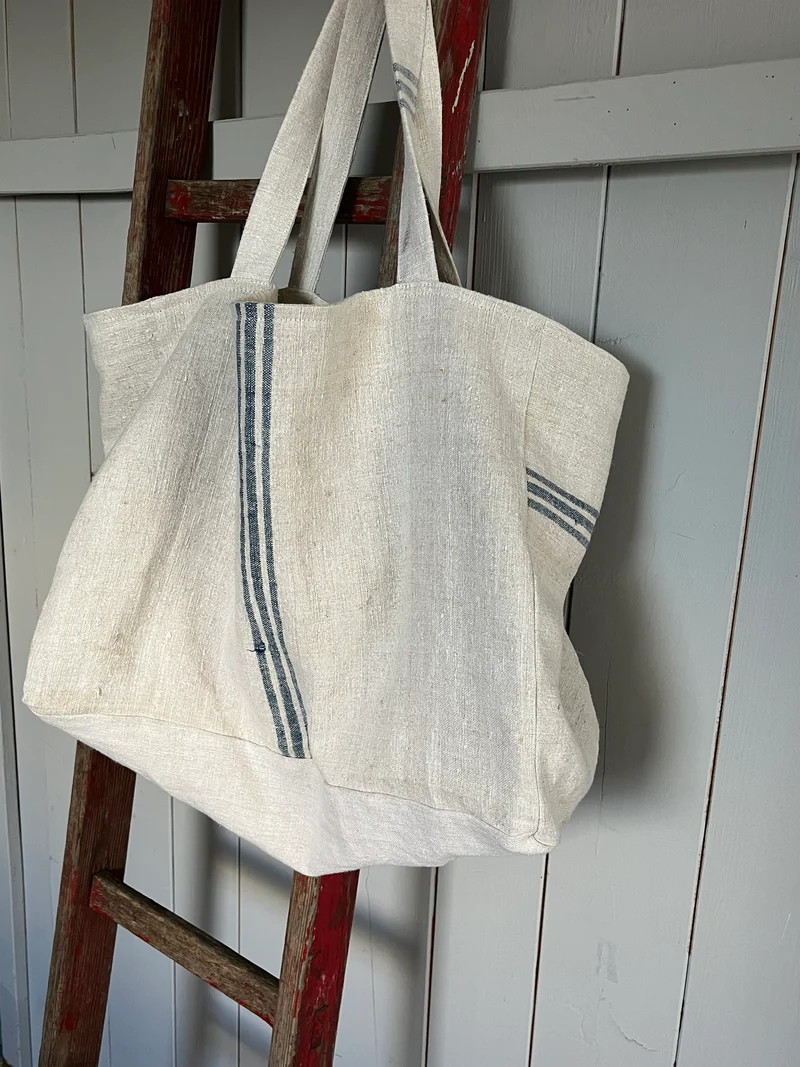 Blau gestreift: große Tasche aus weichem Leinensack