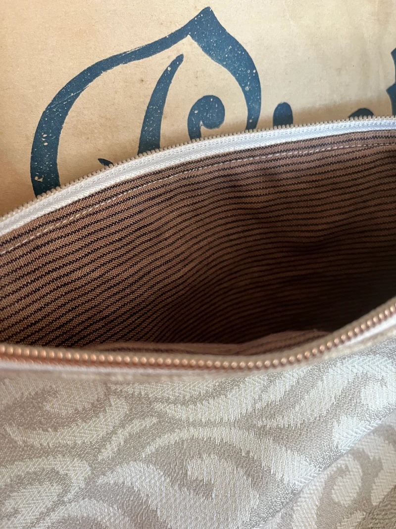 Fleur de Lille Beige Kosmetiktasche Tasche aus altem Leinen mit Innenfutter kleiner Shopper