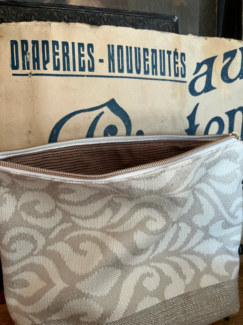 Fleur de Lille Beige Kosmetiktasche Tasche aus altem Leinen mit Innenfutter kleiner Shopper
