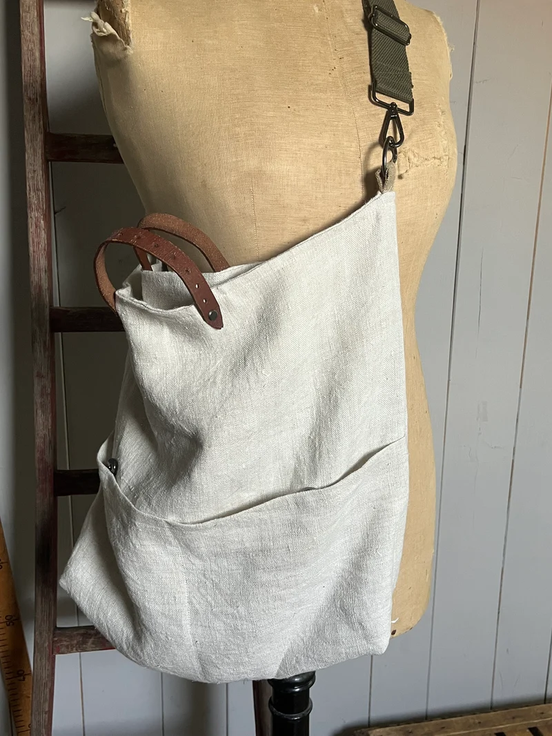 Pur: große Tasche aus altem Bauernleinen mit Extras