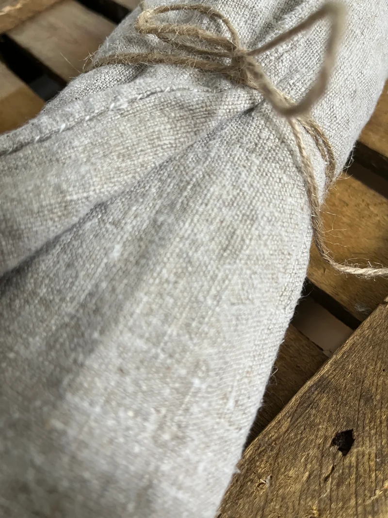 2,75 Meter außergewöhnliches Bauernleinen in dunklem Beige