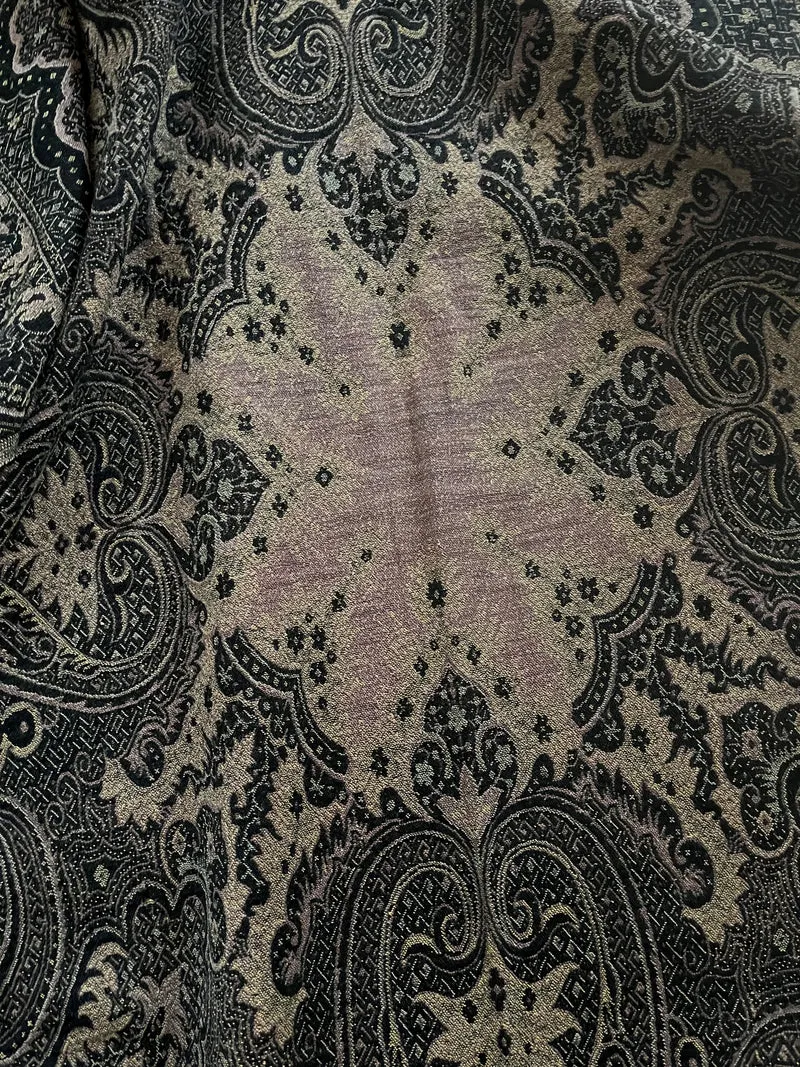 Große und beeindruckende Paisleydecke aus Frankreich 175 x 130