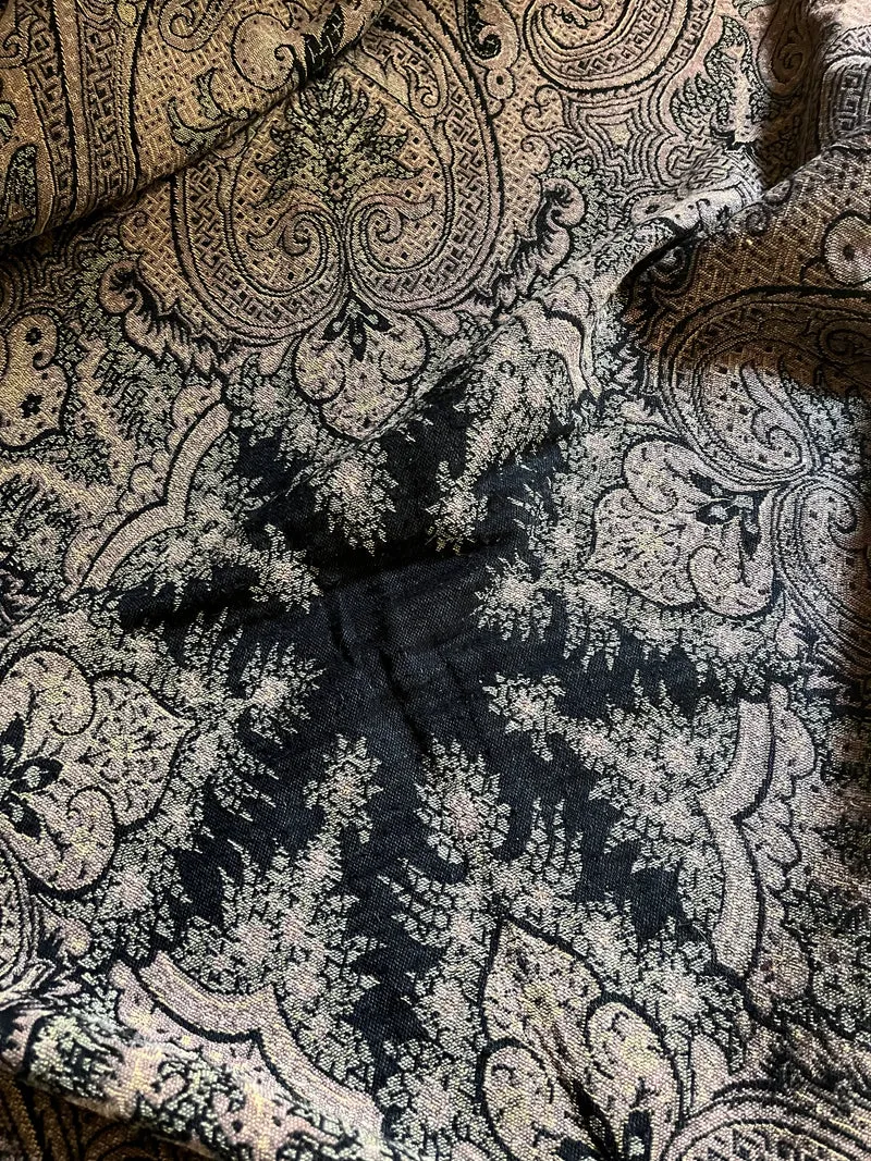 Große und beeindruckende Paisleydecke aus Frankreich 175 x 130