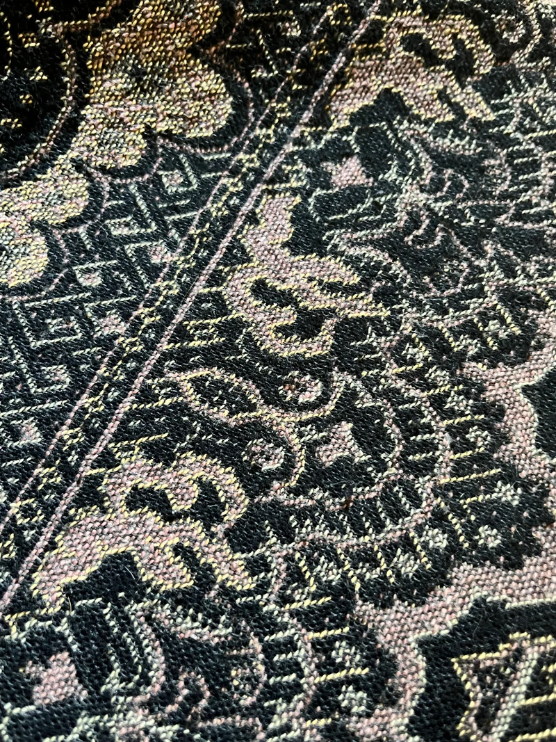 Große und beeindruckende Paisleydecke aus Frankreich 175 x 130