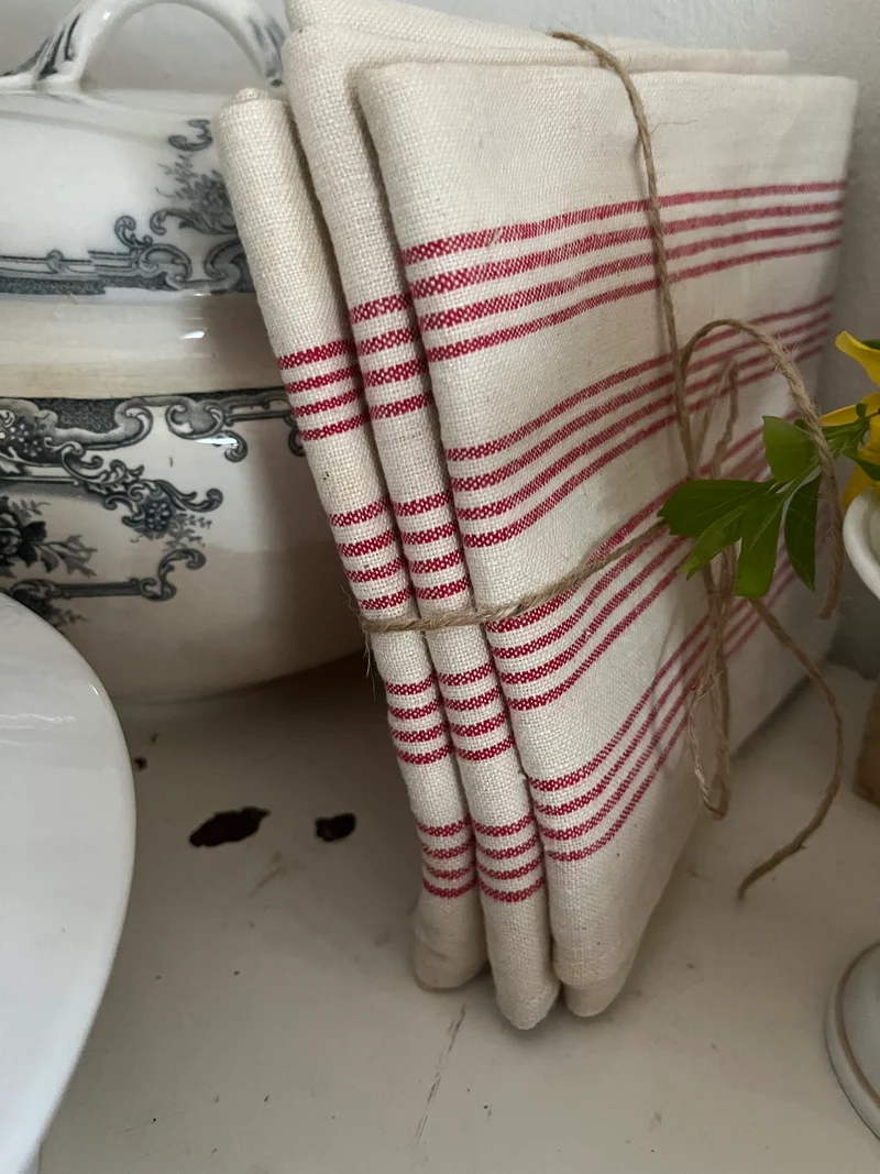 Trio: französische große Tücher Rot/Weiß Halbleinen