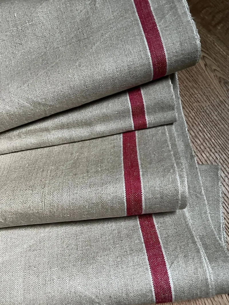 Schönes, unbenutztes Mangeltuch mit rot/weißem Streifen 300 x 90