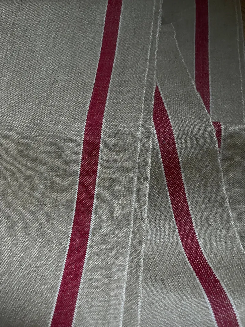 Schönes, unbenutztes Mangeltuch mit rot/weißem Streifen 300 x 90