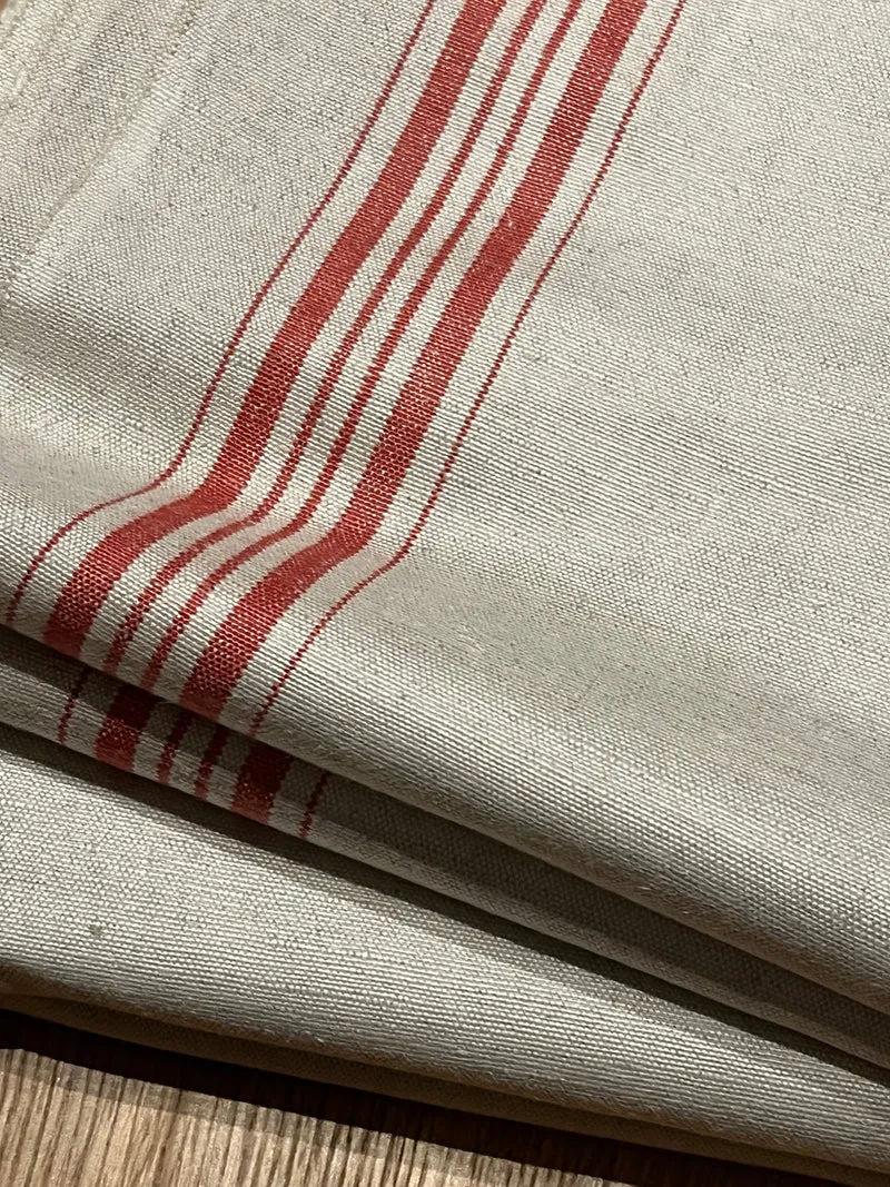 Besonders schönes Mangeltuch mit rot-weißen Streifen 3 × 0,88