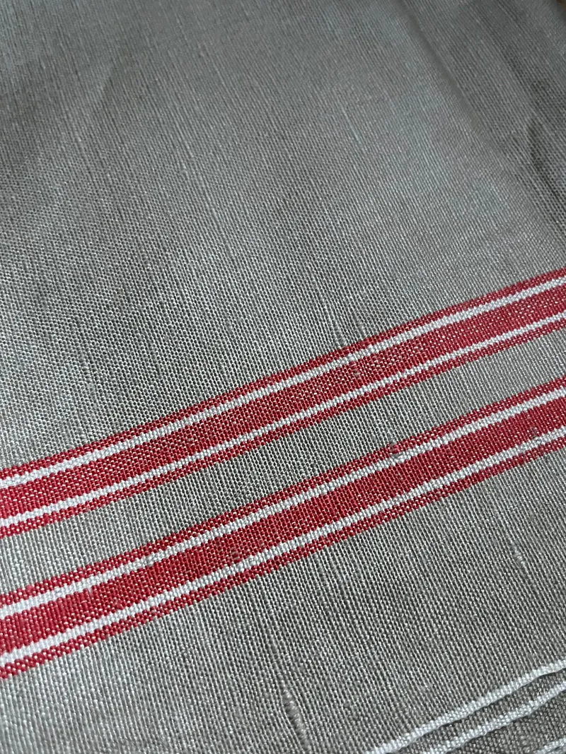 Großes unbenutztes Mangeltuch mit rot/weißen Streifen 300 x 89