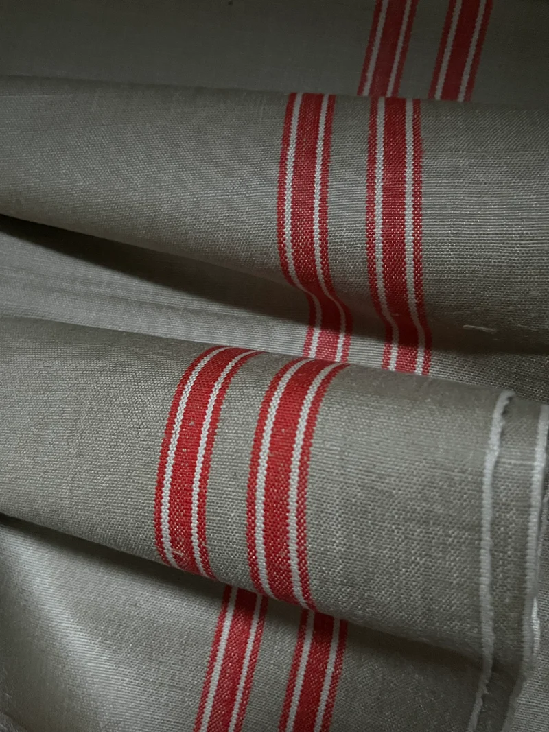 Großes unbenutztes Mangeltuch mit rot/weißen Streifen 300 x 89