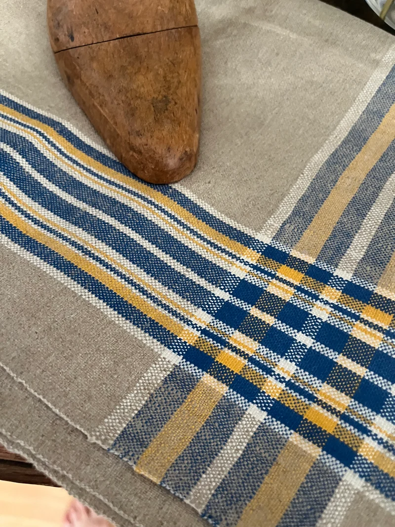 Mangeltuch aus altem Leinen mit blau/gelben Streifen 2,8 x 0,78