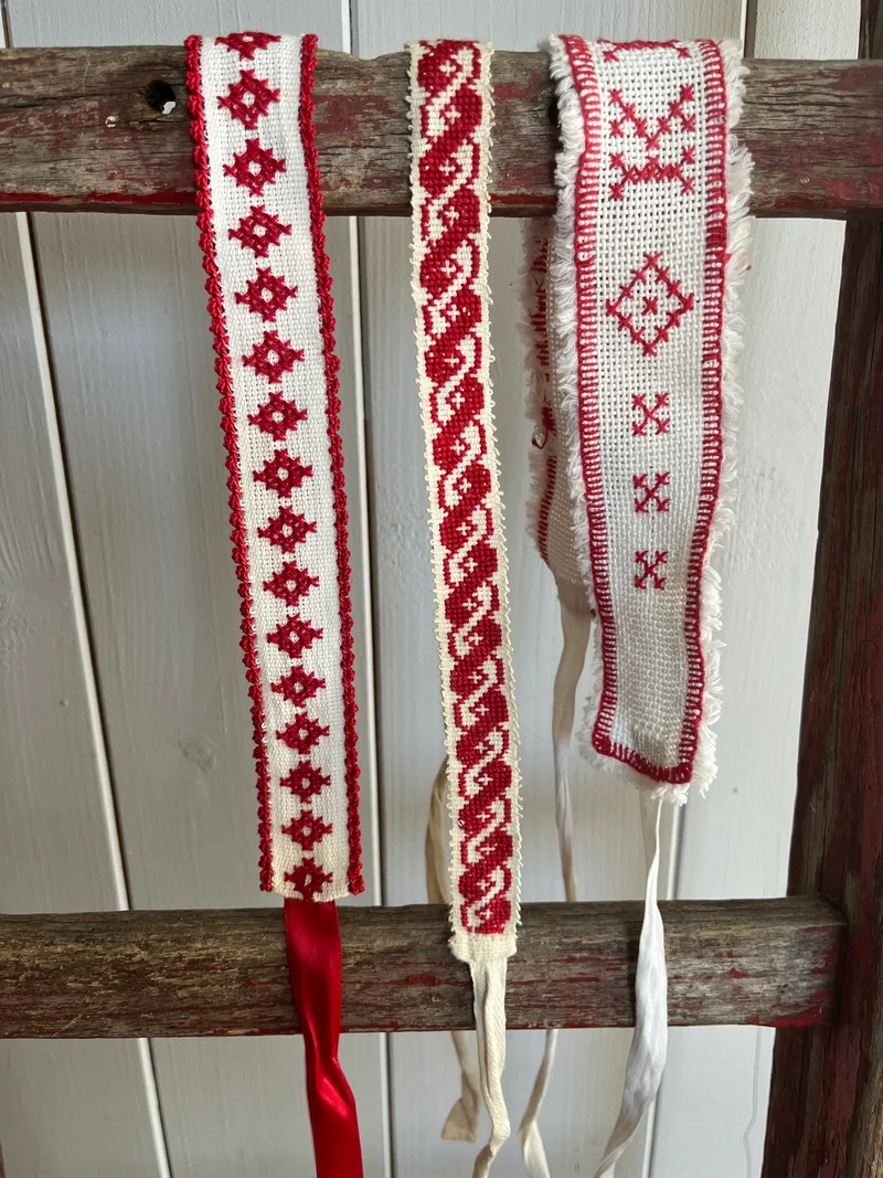 3 alte Wäschebänder handbestickt um 1910