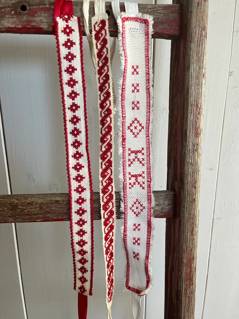 3 alte Wäschebänder handbestickt um 1910