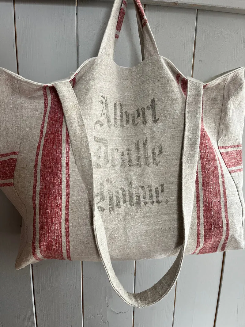 Rot gestreift: große Tasche aus sehr altem Leinensack