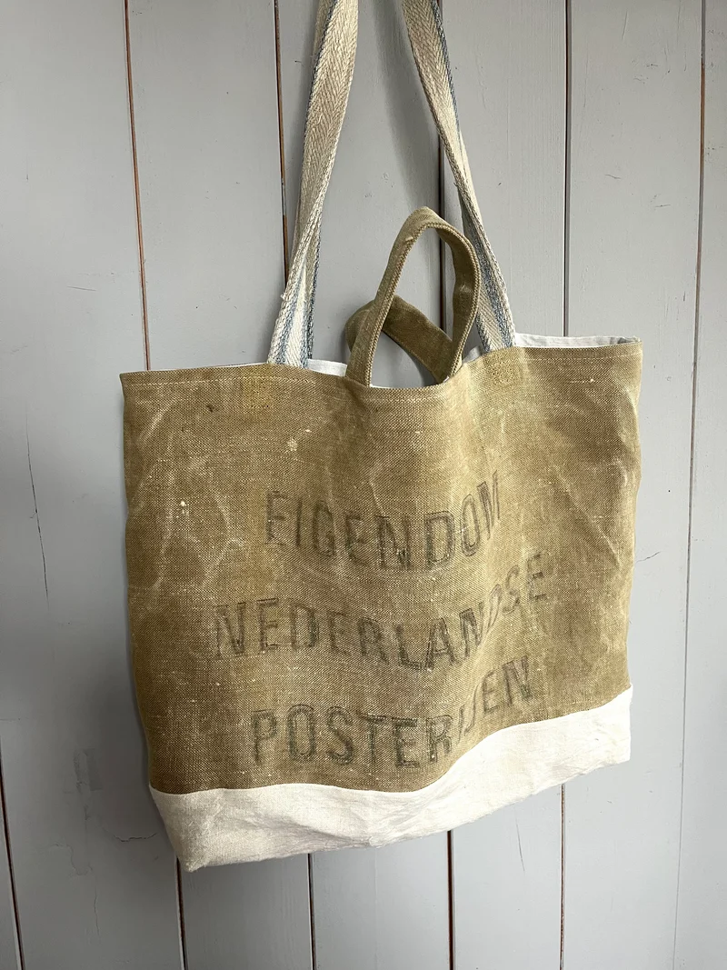 Dutch Bag: Tasche aus altem niederländischem Postsack