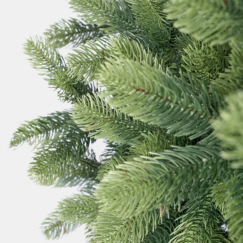 Salcar Schmaler Künstlicher Weihnachtsbaum 120/150/180/210 cm | Slim Nordmanntanne aus PE, Platzsparend, Realistisch, Wiederverwendbar, Mit Metallständer