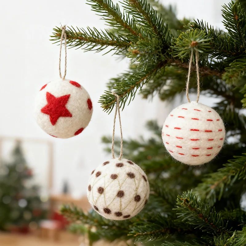 Salcar Weihnachtskugeln 6er Set – Handgefertigte Wollfilz-Kugeln 6 cm mit Juteseil, 3 Designs, Weihnachtsbaumschmuck & Festliche Deko