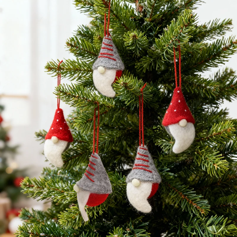 Salcar Christbaumschmuck 4er Set – Handgefilzte Weihnachtsanhänger Wichtel 10 cm aus Wollfilz, Rot & Grau, Baumschmuck Handarbeit für Weihnachtsbaum & Fenster