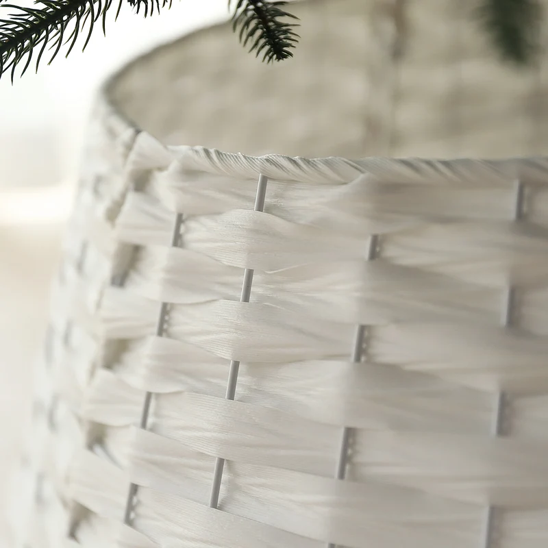 Salcar Weihnachtsbaumdecke aus Poly-Rattan in Weiß – Eleganter Weihnachtsbaumrock, Ø 60 / 66 cm, Stilvolle Abdeckung für den Baumständer