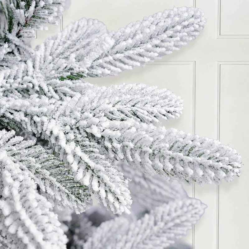 Salcar Künstlicher Weihnachtsbaum mit Schnee und LED Beleuchtung – Realistischer Tannenbaum mit Metallständer, 180 cm / 210 cm, warmweißes Licht