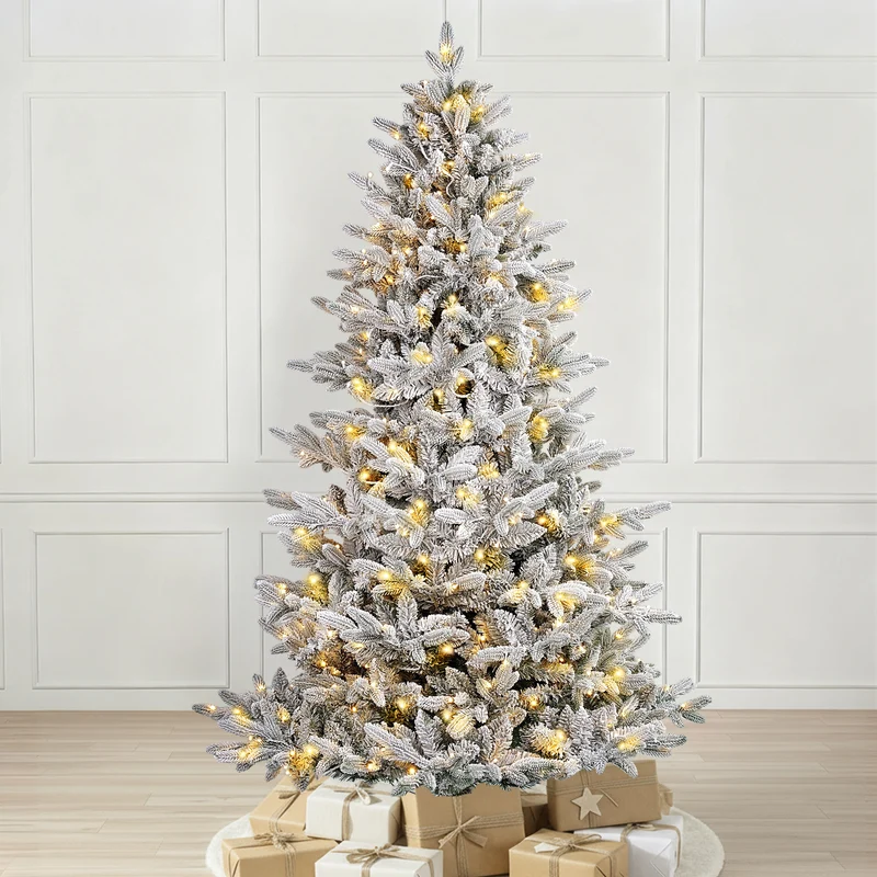 Salcar Künstlicher Weihnachtsbaum mit Schnee und LED Beleuchtung – Realistischer Tannenbaum mit Metallständer, 180 cm / 210 cm, warmweißes Licht