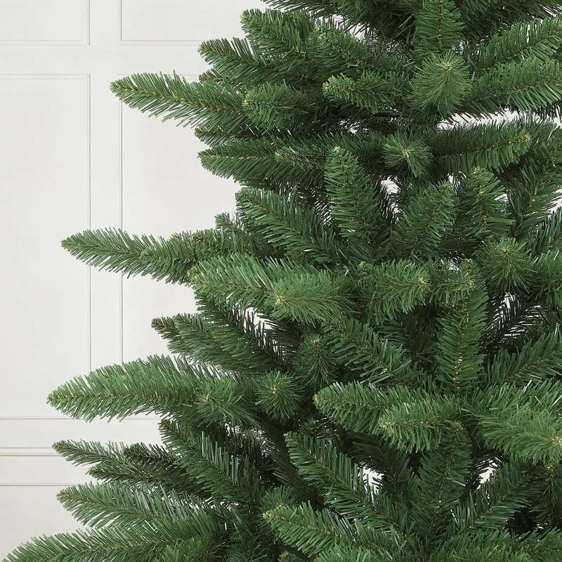 Salcar Künstlicher Weihnachtsbaum 180 cm / 210 cm – Realistischer PVC Tannenbaum mit Holzständer für Innen & Außen
