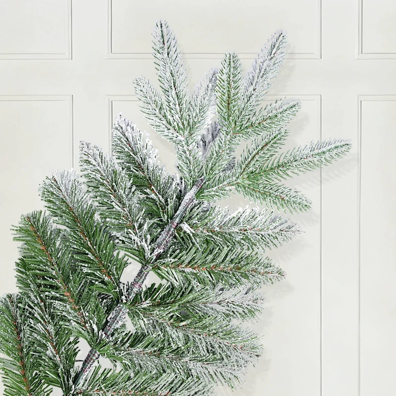 Salcar Künstlicher Weihnachtsbaum mit Schnee – Realistischer Tannenbaum aus PE & PVC, naturgetreu, schwer entflammbar, stabiler Metallständer, einfacher Aufbau, wiederverwendbar