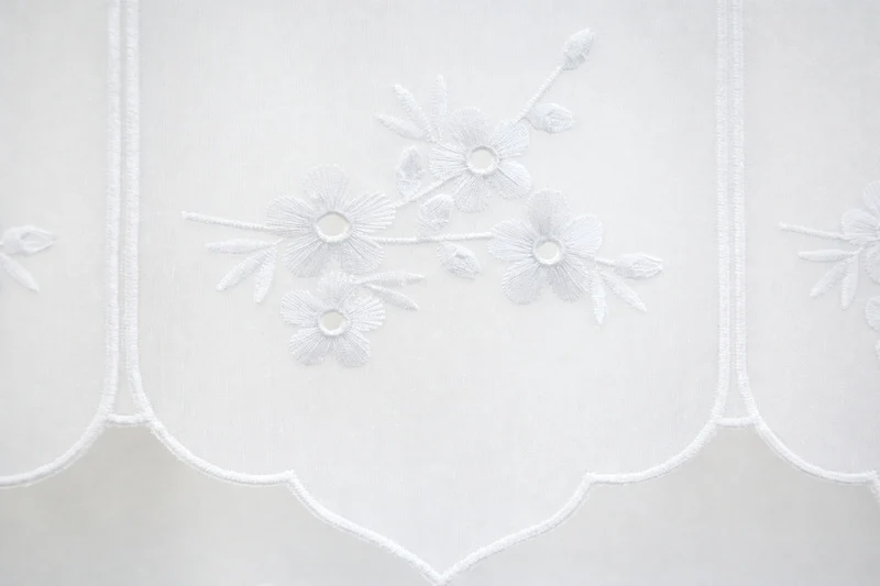 Scheibengardine Blume bestickt weiß Höhe 30/45/60/90cm nach Maß