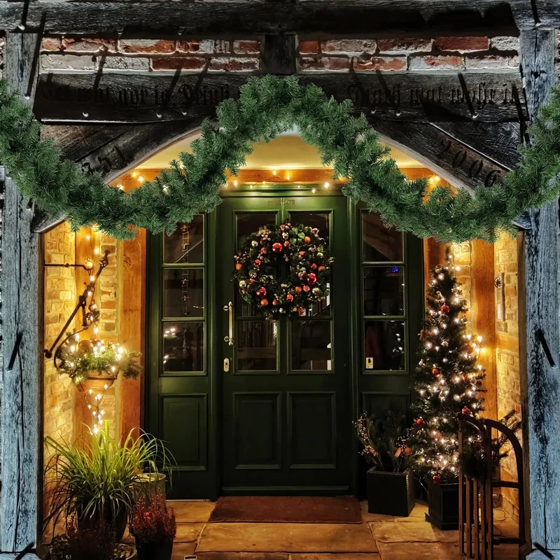 Salcar Weihnachtsgirlande künstlich Grün PVC – 3m/5m/10m, Realistische Tannengirlande für Innen & Außen, Dekoration für Tür, Kamin & Weihnachtsbaum