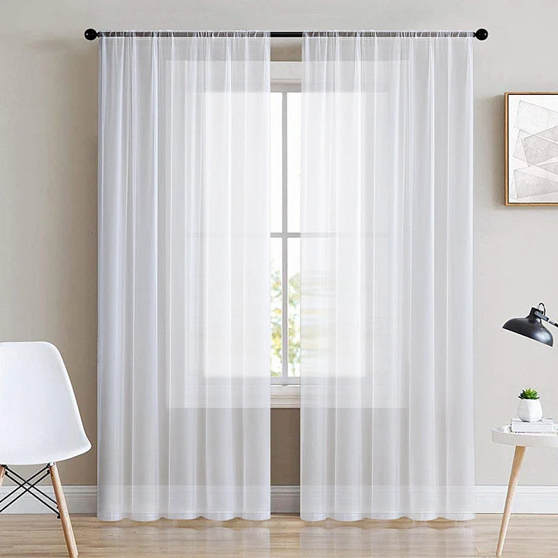 Transparente Gardine in schlichtem Design