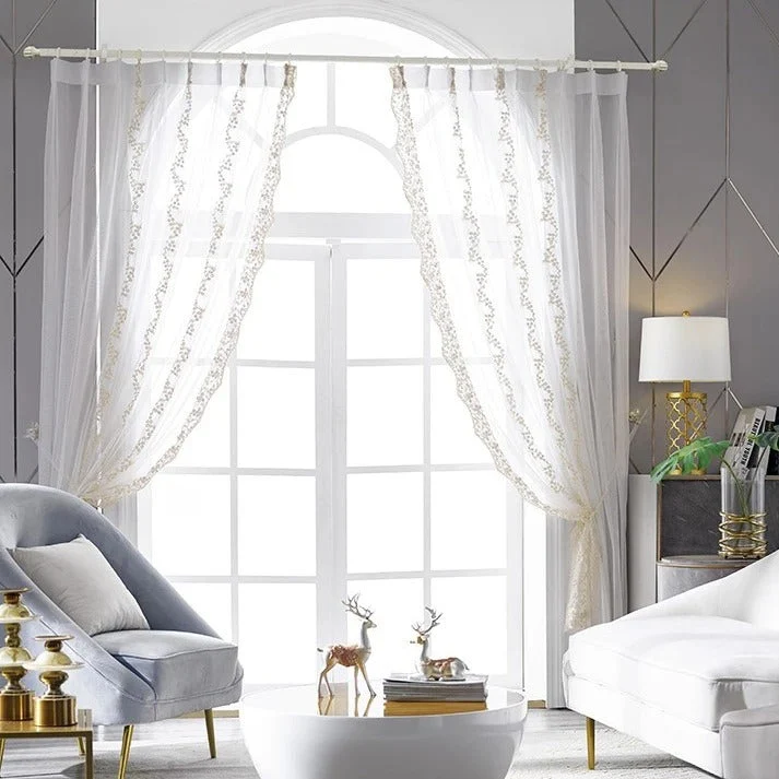 Romantische Gardine mit Perlenstickerei