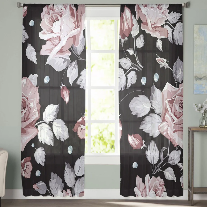 Transparenter Vorhang mit floralem Rosenmuster