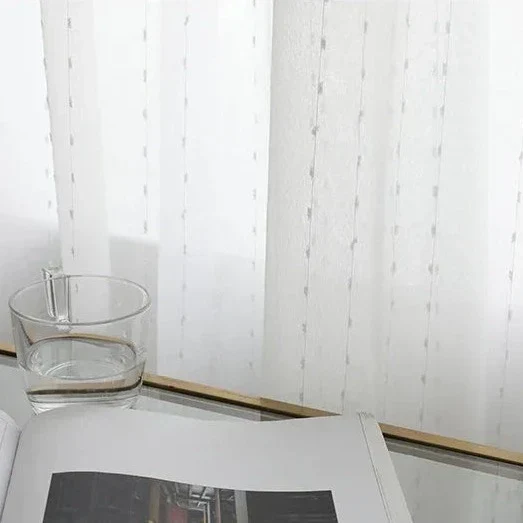 Voile-Gardine mit feiner Punkt-Stickerei